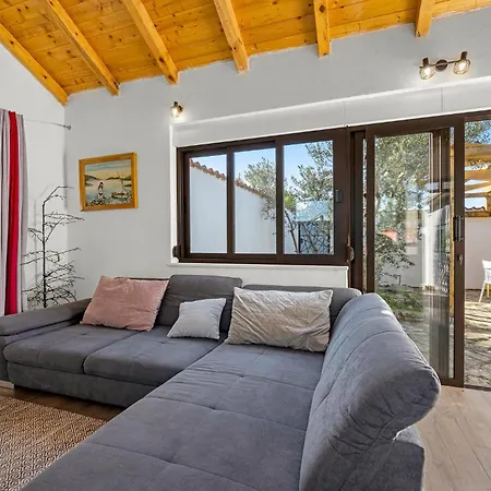 2 Bedroom In בית נופש יזרה