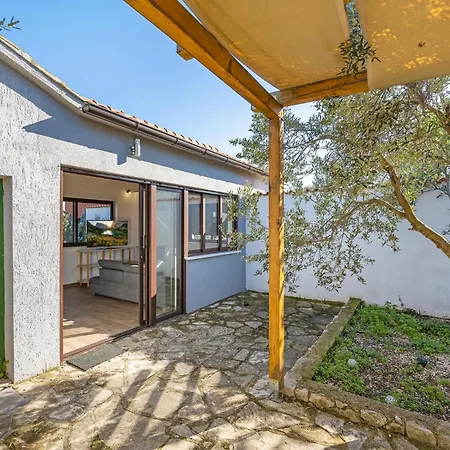 2 Bedroom In בית נופש יזרה