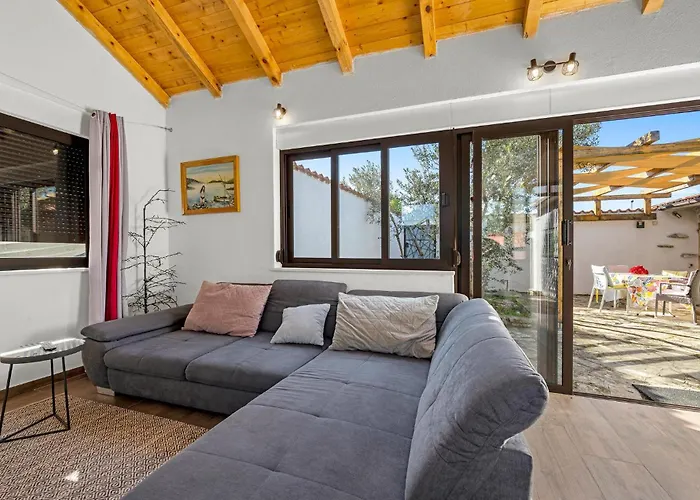 2 Bedroom In בית נופש יזרה