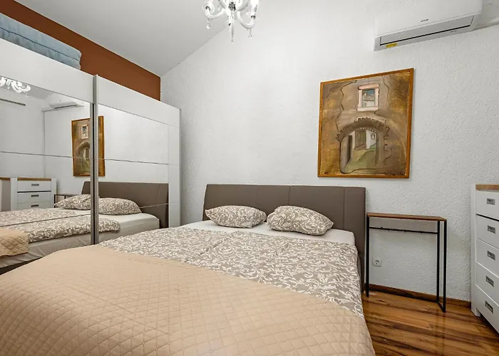 2 Bedroom In Vakantiehuis Jezera